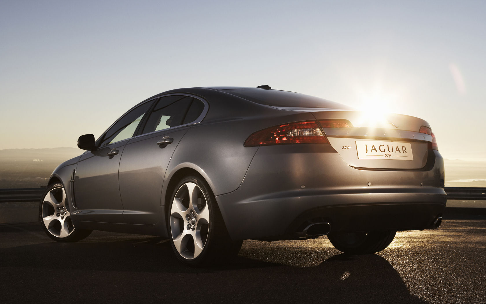 Jaguar XF Desktop Wallpaper