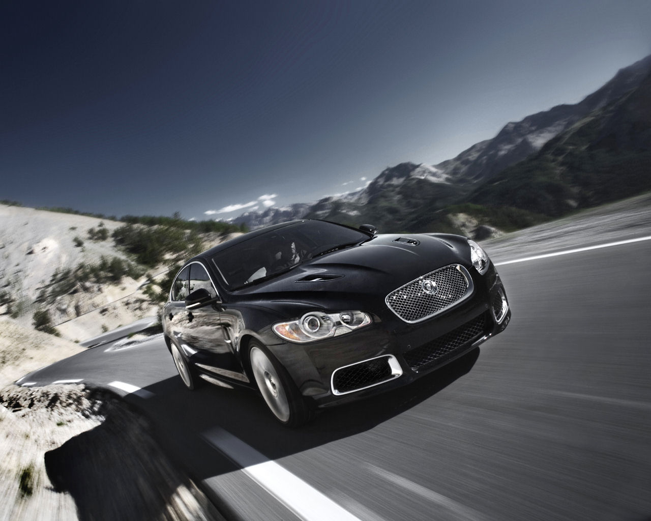 Jaguar XF Desktop Wallpaper