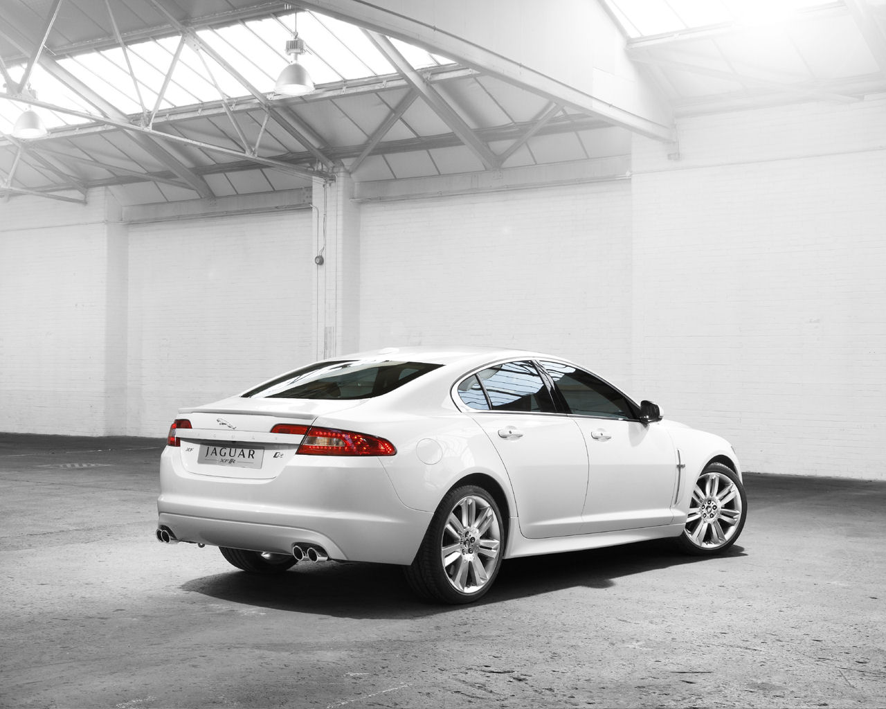 Jaguar XF Desktop Wallpaper