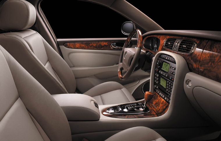 2004 Jaguar XJ8 Interior Picture