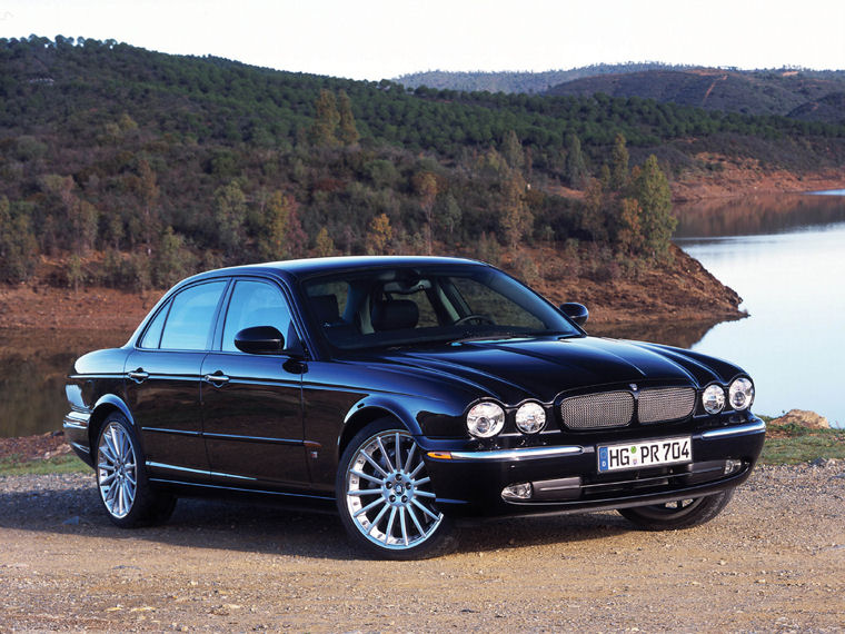 2004 Jaguar XJR Picture