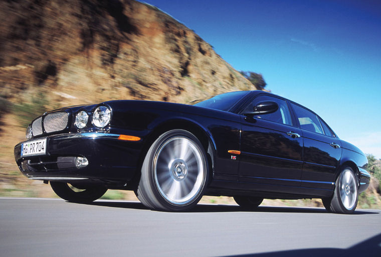 2004 Jaguar XJR Picture