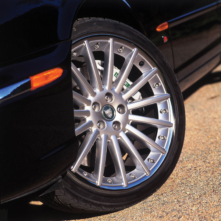 2004 Jaguar XJR Rim Picture