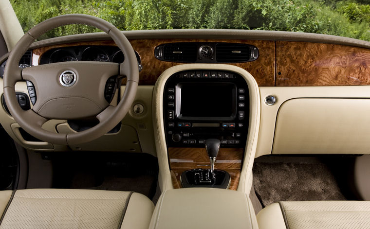 2009 Jaguar XJ Super V8 Portfolio Cockpit Picture