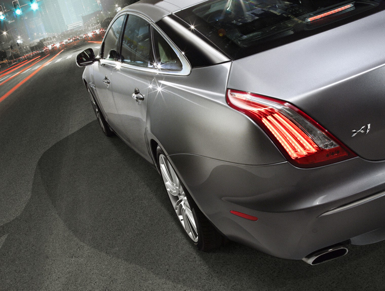 2011 Jaguar XJ Tail Light Picture