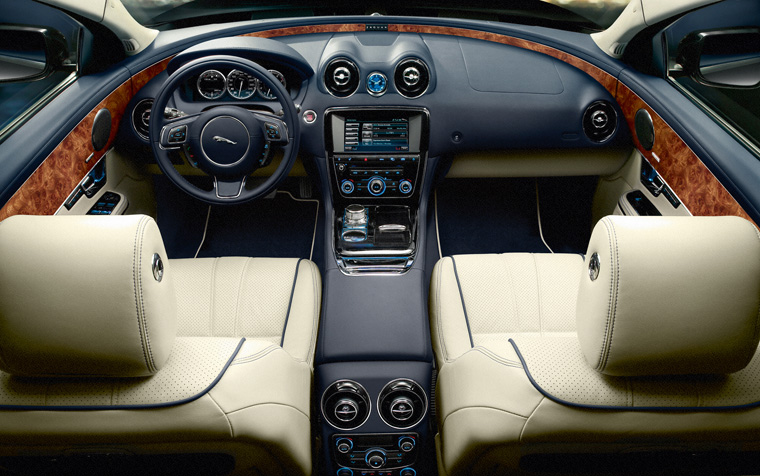 2011 Jaguar XJ Cockpit Picture