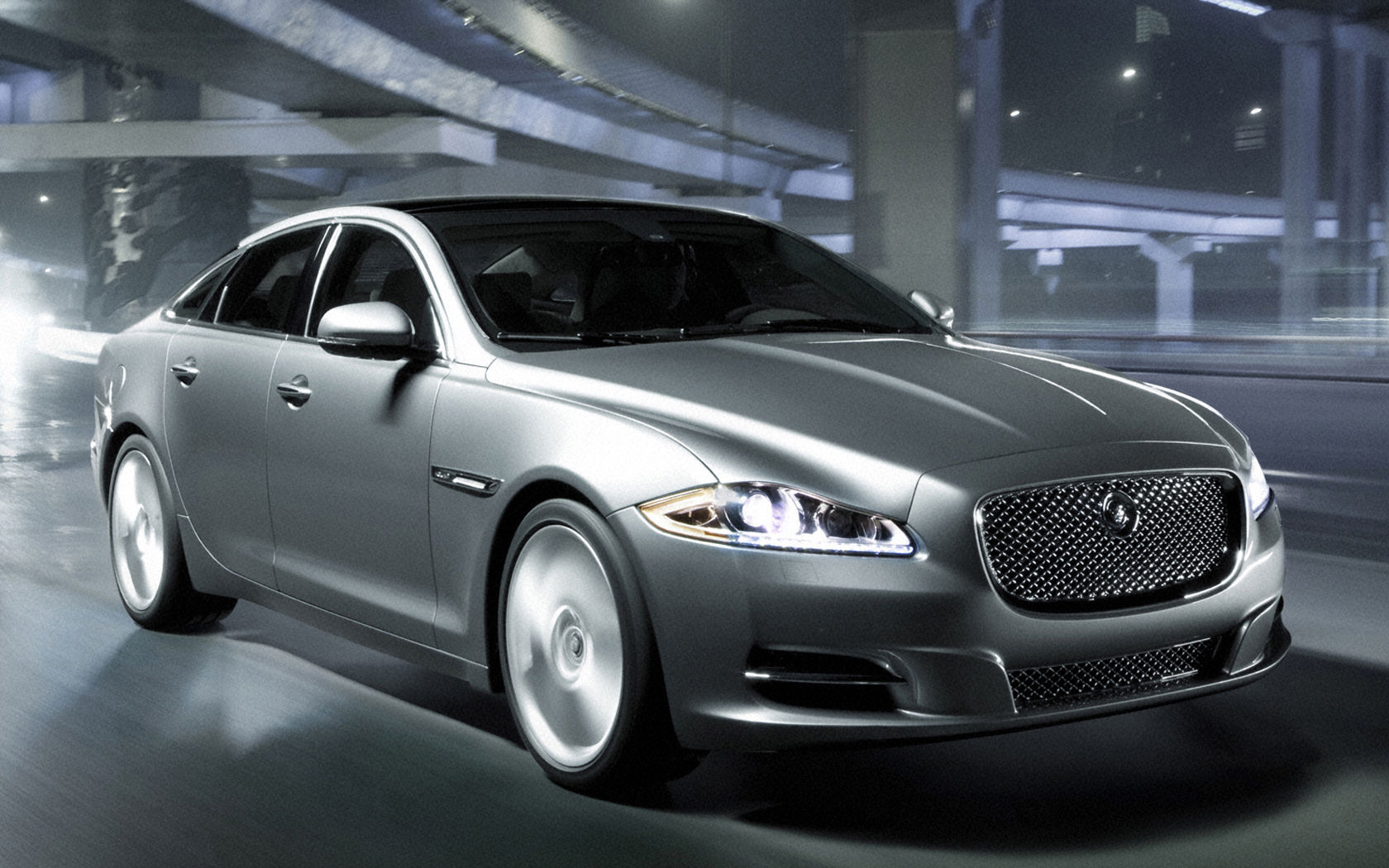 Jaguar XJ Desktop Wallpaper