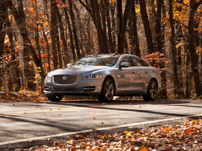 Jaguar XJ Desktop Wallpaper