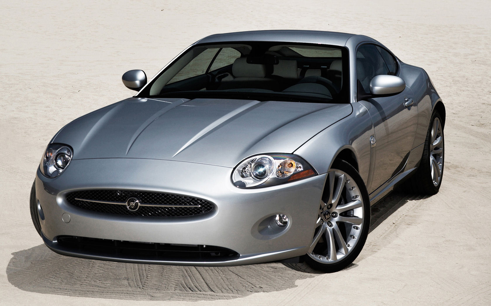 Jaguar XK Desktop Wallpaper