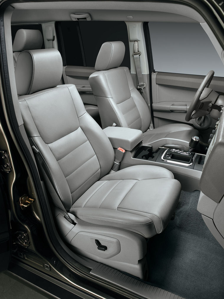 2010 Jeep Commander 4WD Front Seats Picture