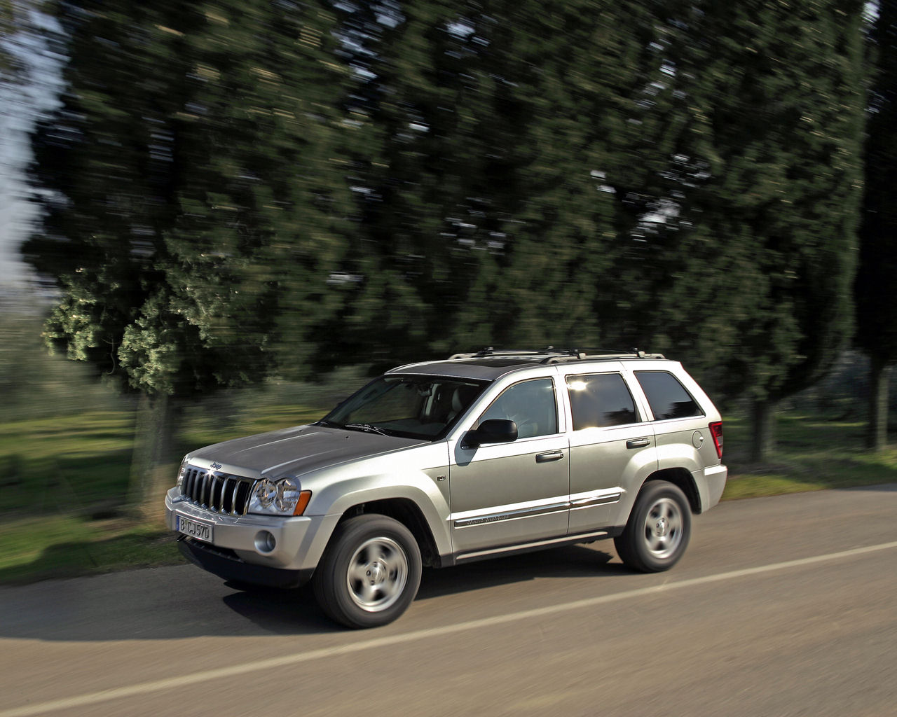 Jeep Grand Cherokee Desktop Wallpaper