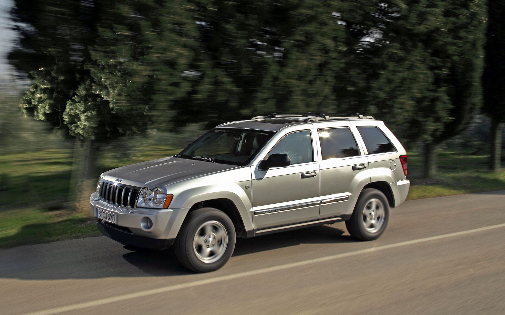 Jeep Grand Cherokee Limited, Hemi V8, SRT8 - Free Widescreen Wallpaper