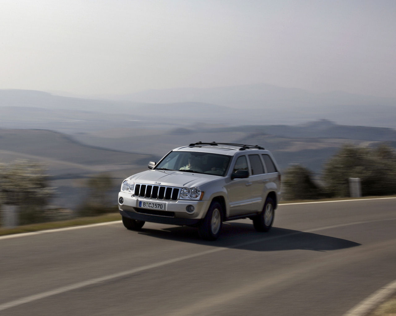 Jeep Grand Cherokee Desktop Wallpaper