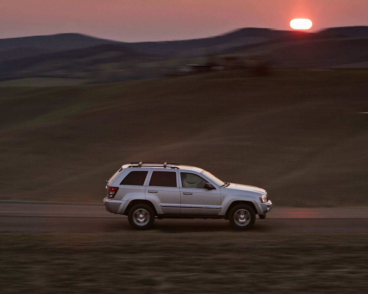 Jeep Grand Cherokee Desktop Wallpaper