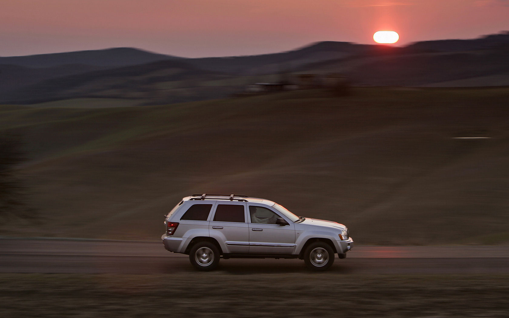 Jeep Grand Cherokee Desktop Wallpaper