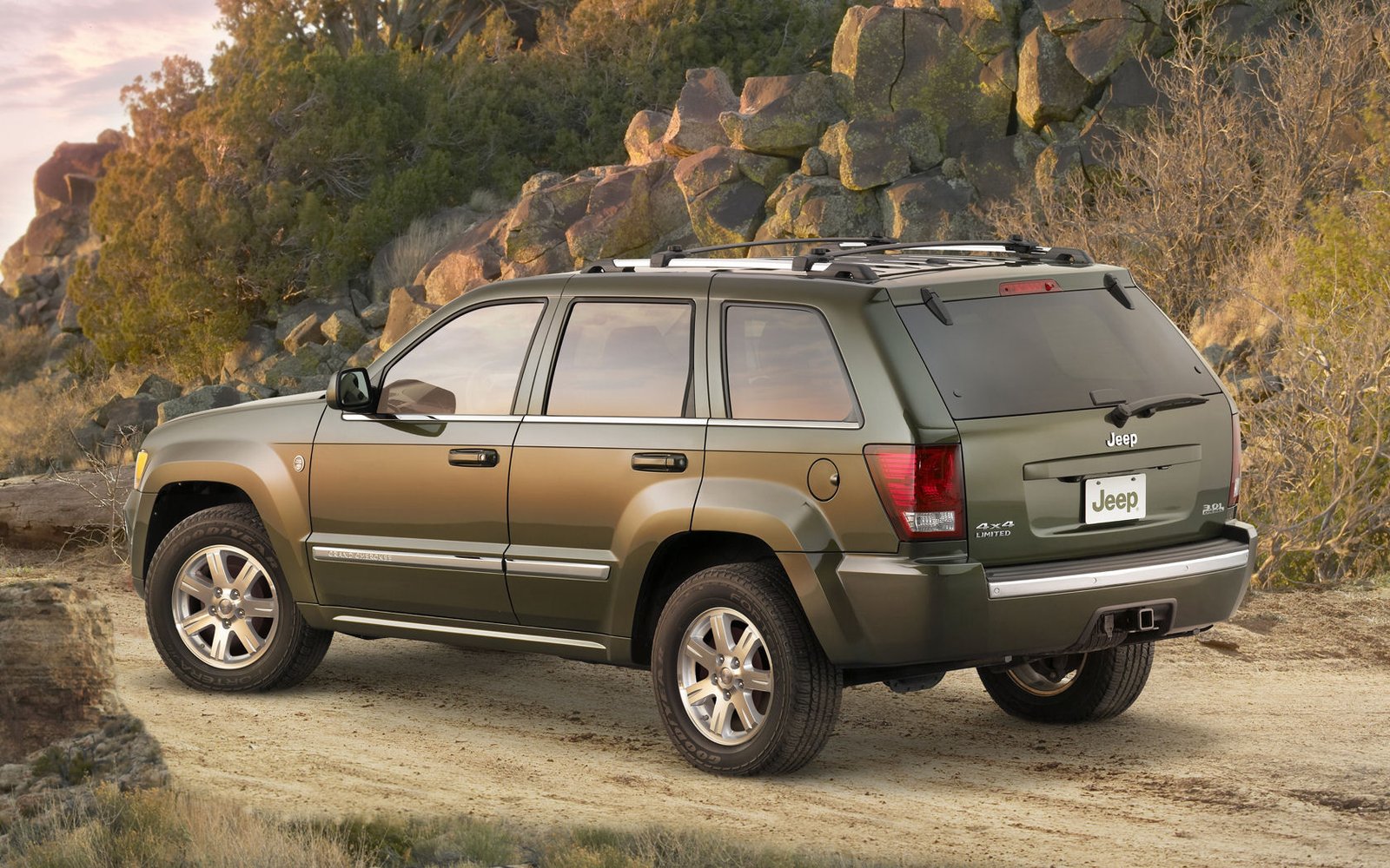 Jeep Grand Cherokee Desktop Wallpaper