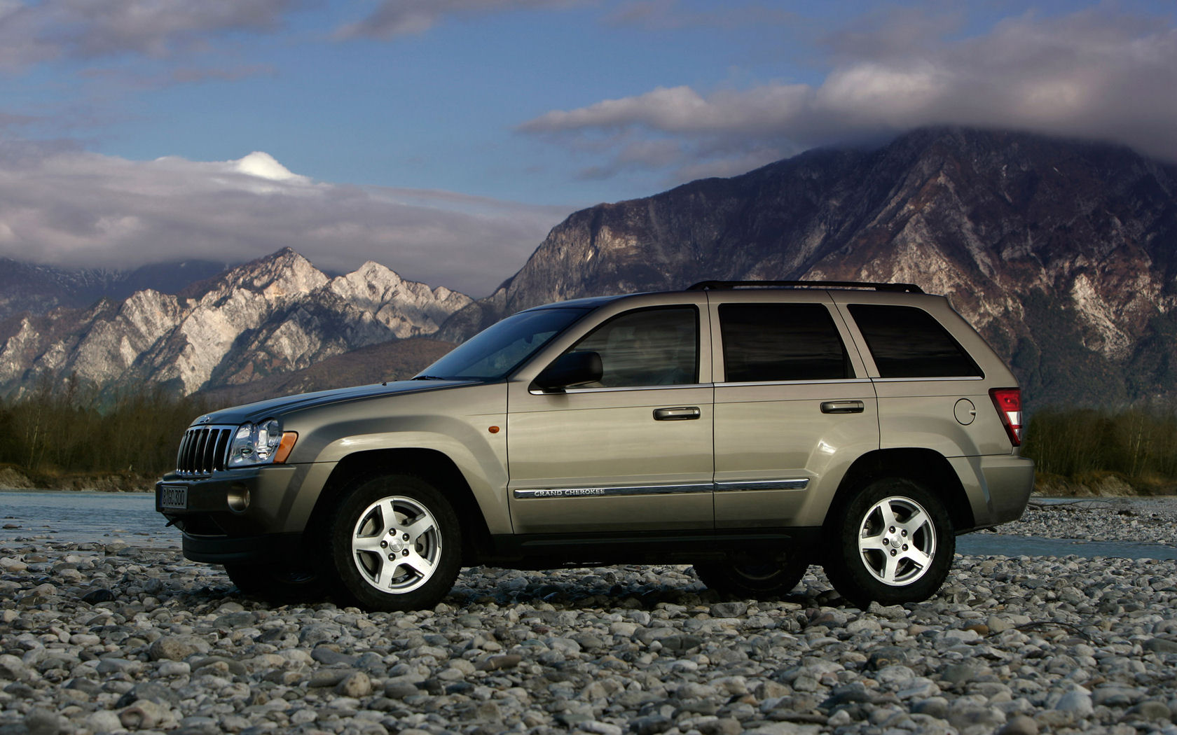 Jeep Grand Cherokee Desktop Wallpaper