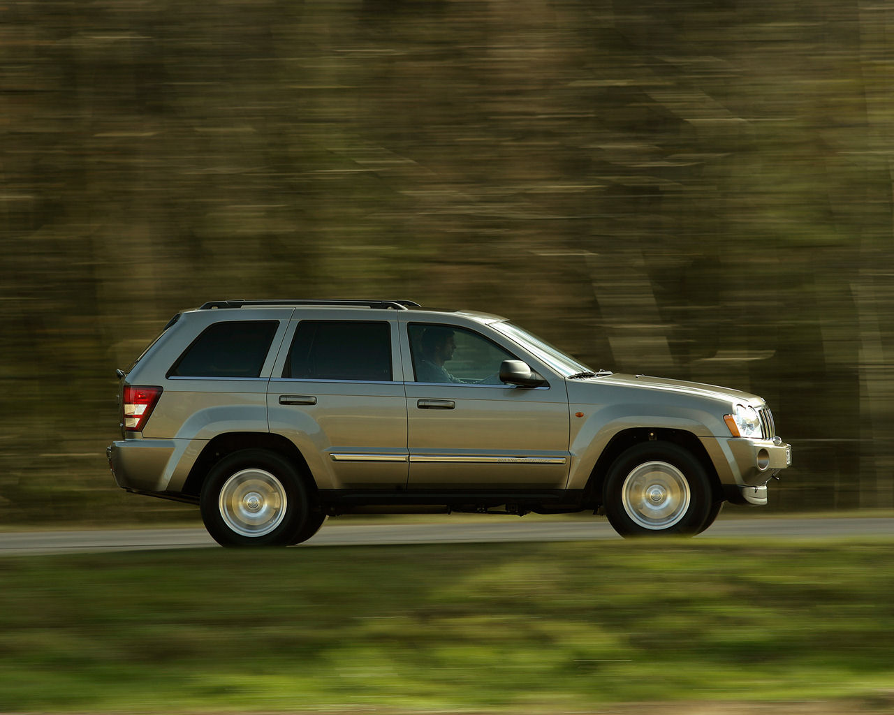 Jeep Grand Cherokee Desktop Wallpaper