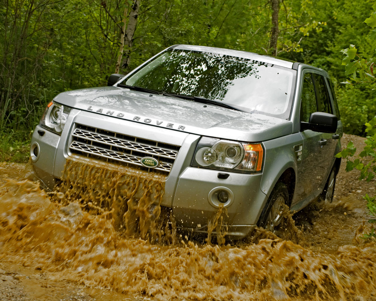 Land Rover LR2 Desktop Wallpaper