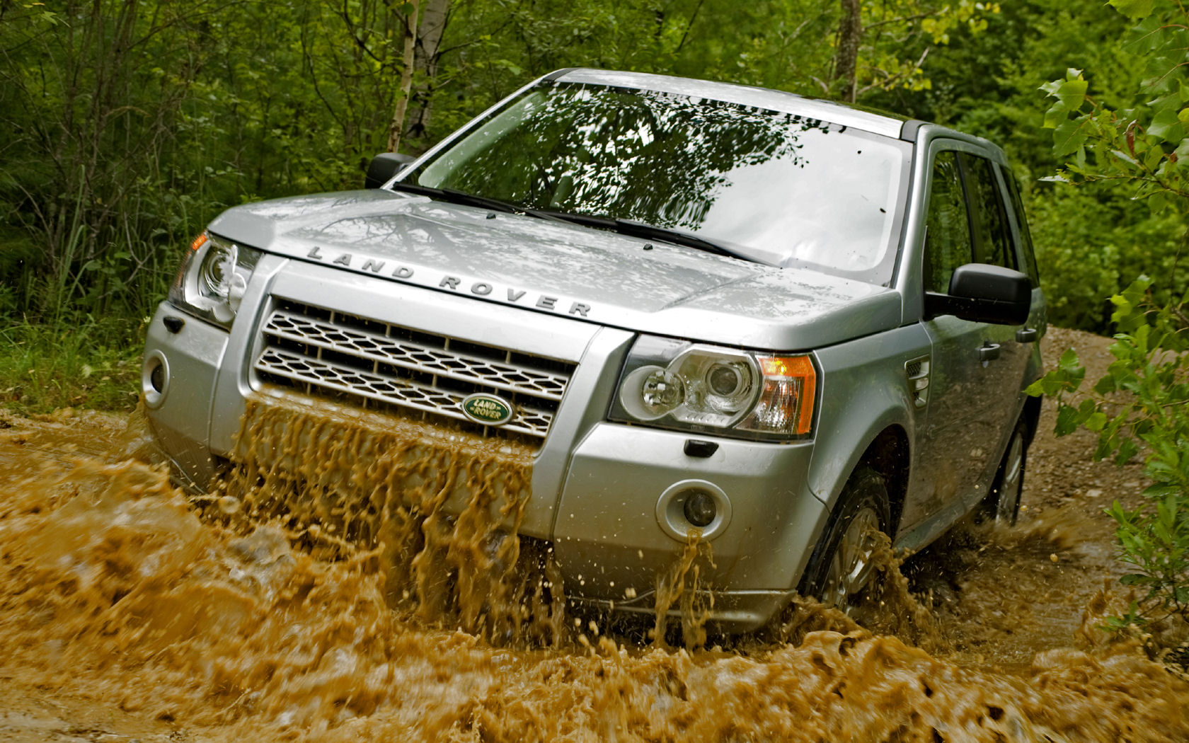 Land Rover LR2 Desktop Wallpaper