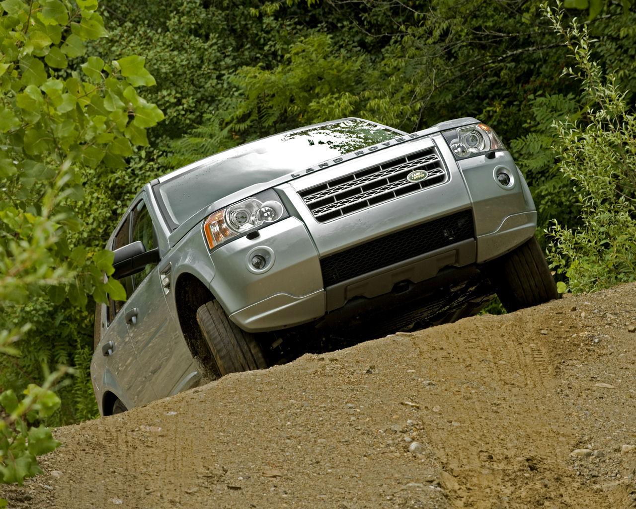 Land Rover LR2 Desktop Wallpaper