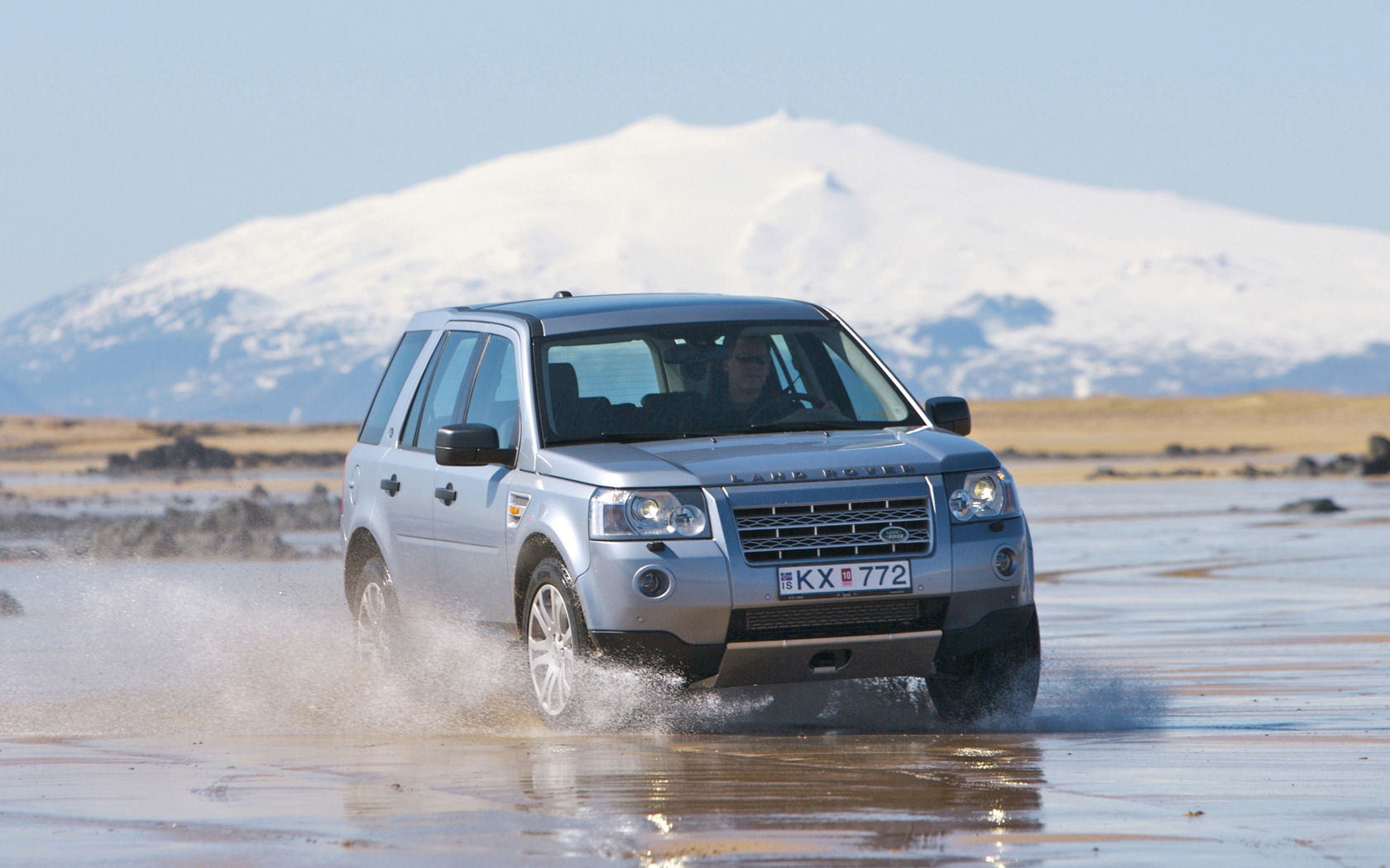 Land Rover LR2 Desktop Wallpaper