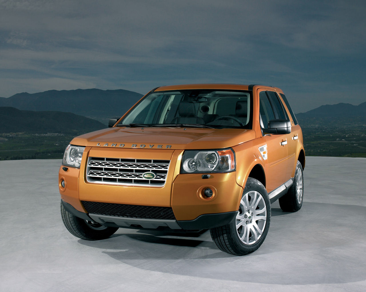 Land Rover LR2 Desktop Wallpaper