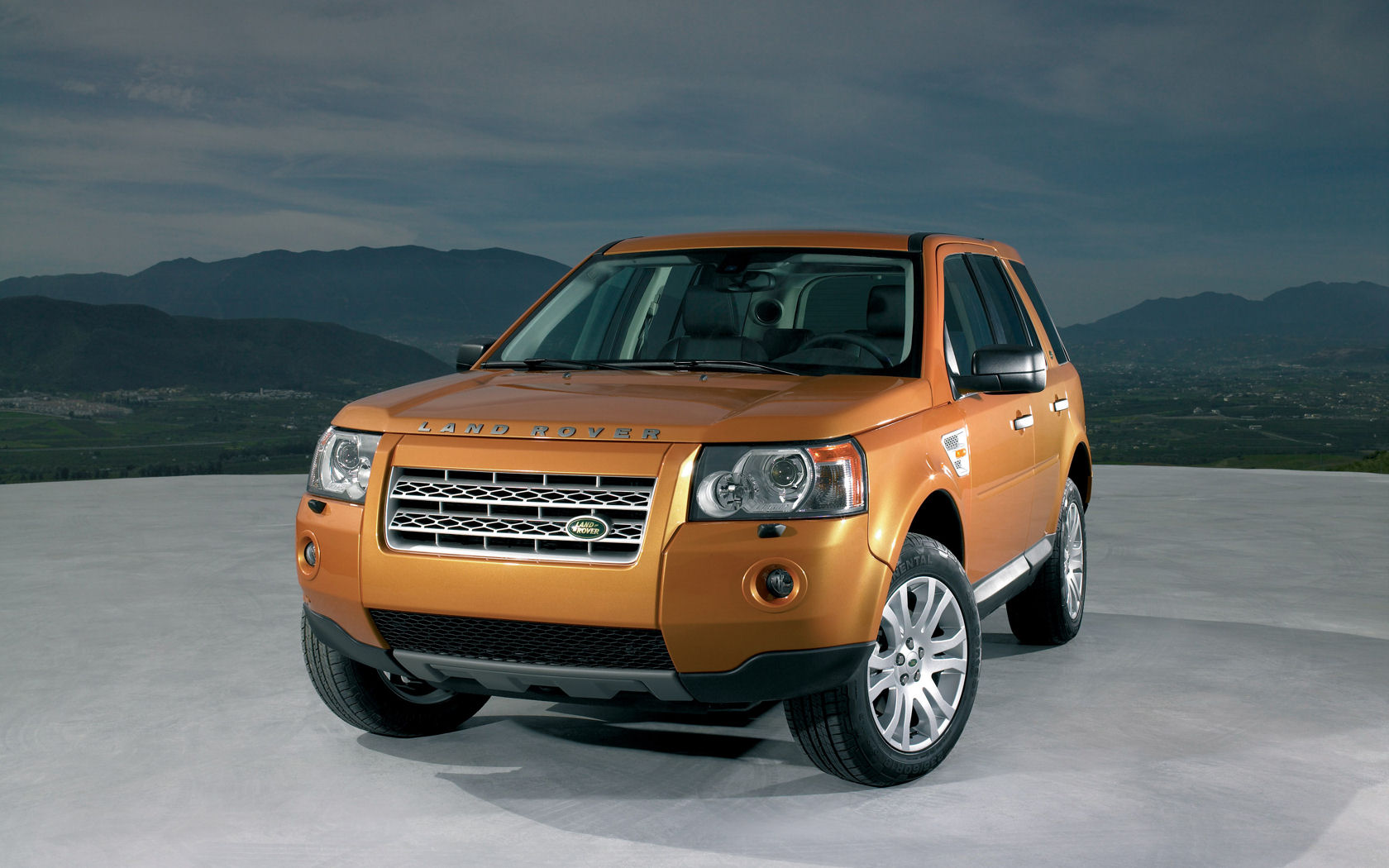 Land Rover LR2 Desktop Wallpaper