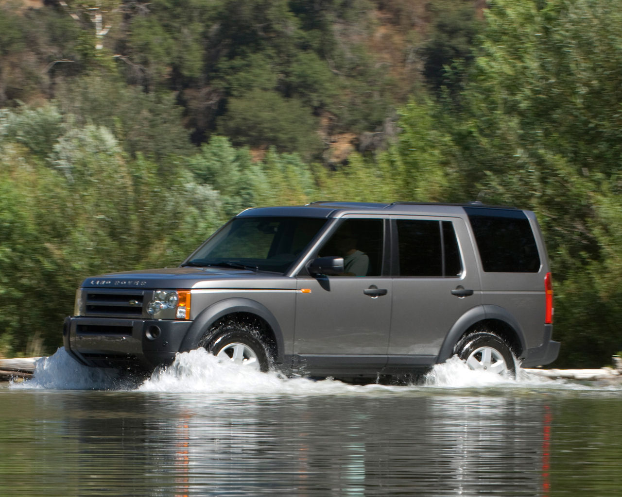 Land Rover LR3 Desktop Wallpaper