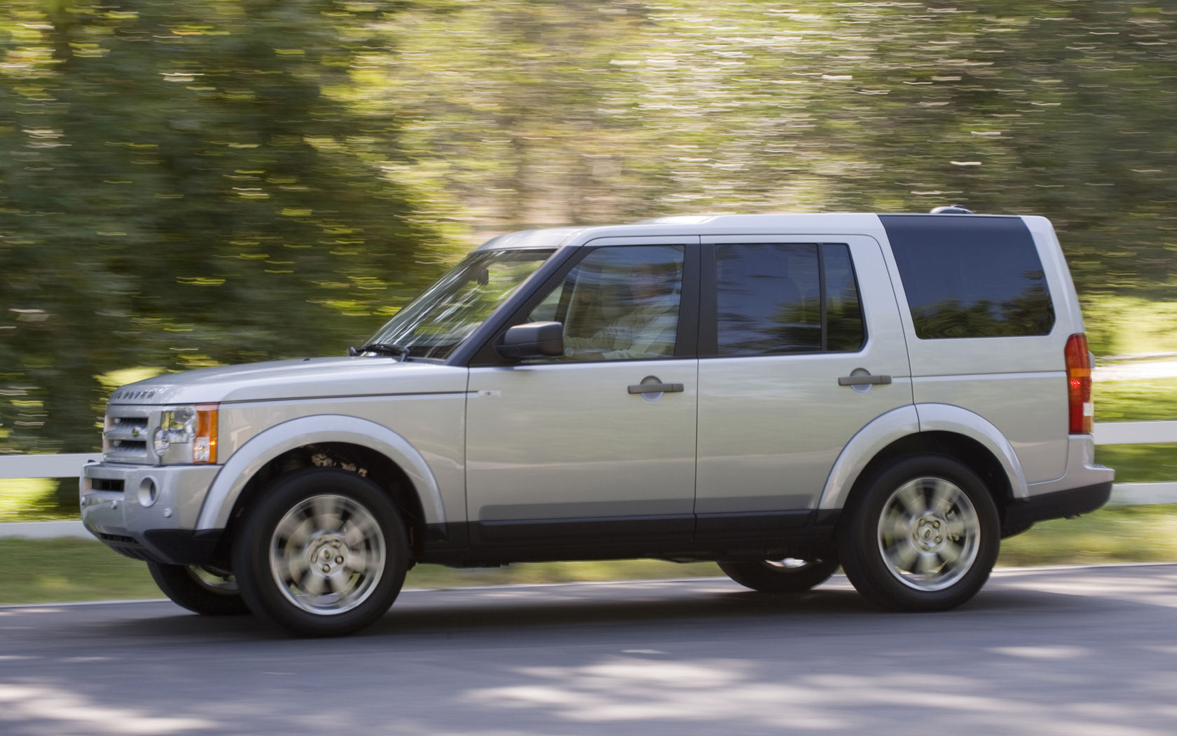 Land Rover LR3 Desktop Wallpaper