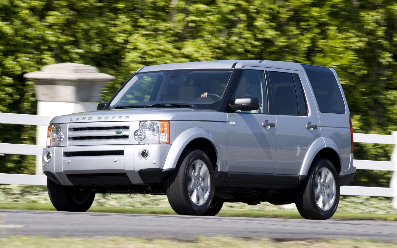 Land Rover LR3 Desktop Wallpaper