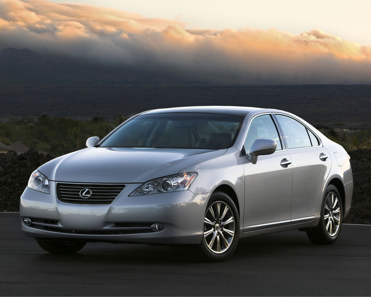 Lexus ES Desktop Wallpaper