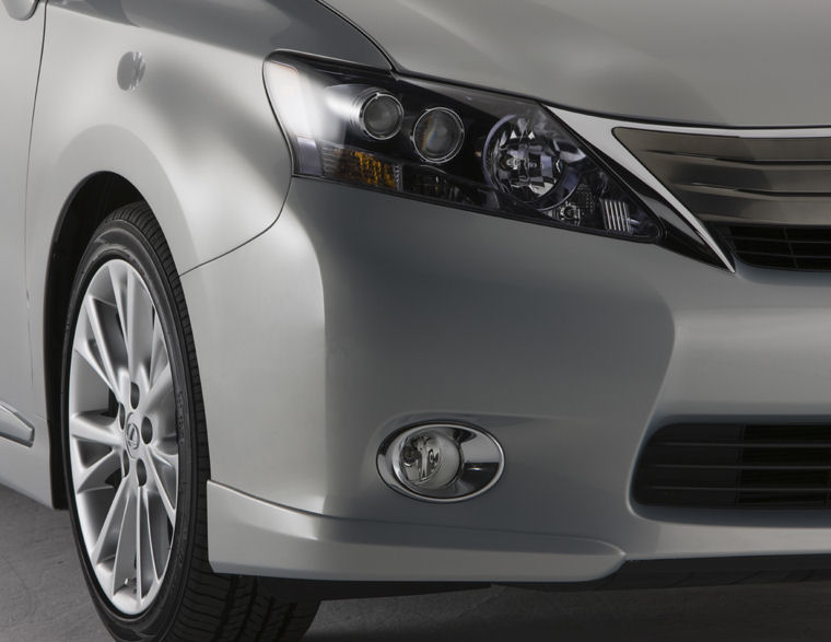 2010 Lexus HS250h Headlight Picture