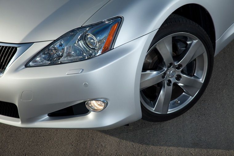 2010 Lexus IS 350C Headlight Picture