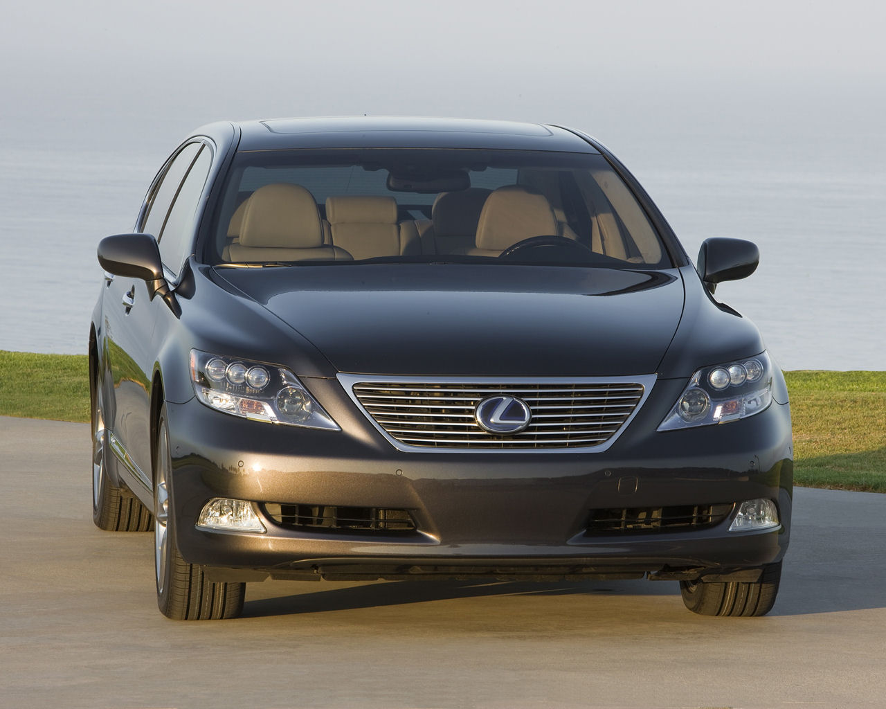 Lexus LS Desktop Wallpaper