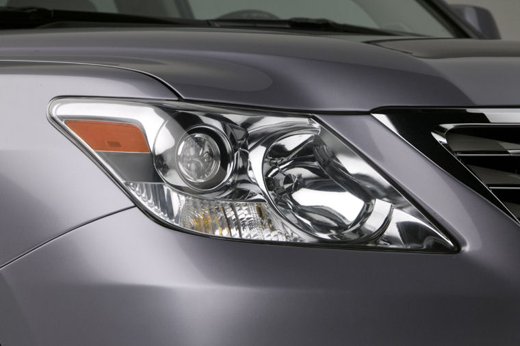 2008 Lexus LX 570 Headlight Picture