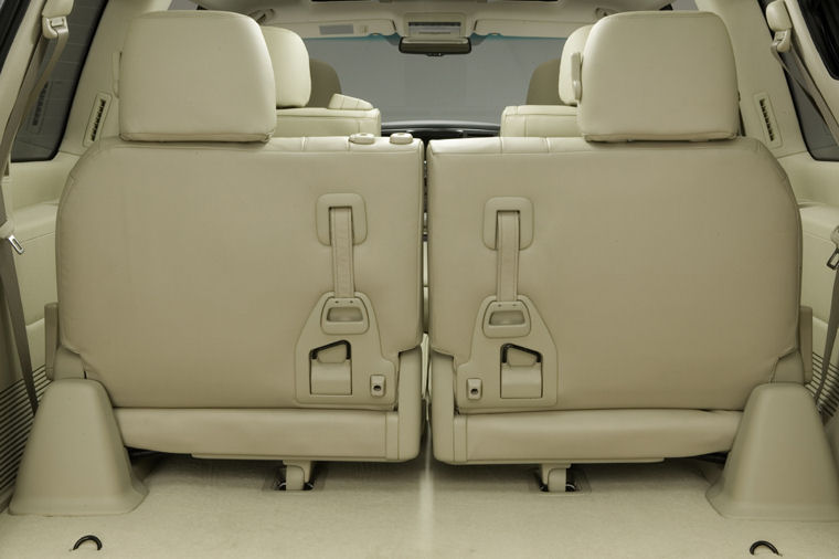 2009 Lexus LX 570 Rear Seats Picture