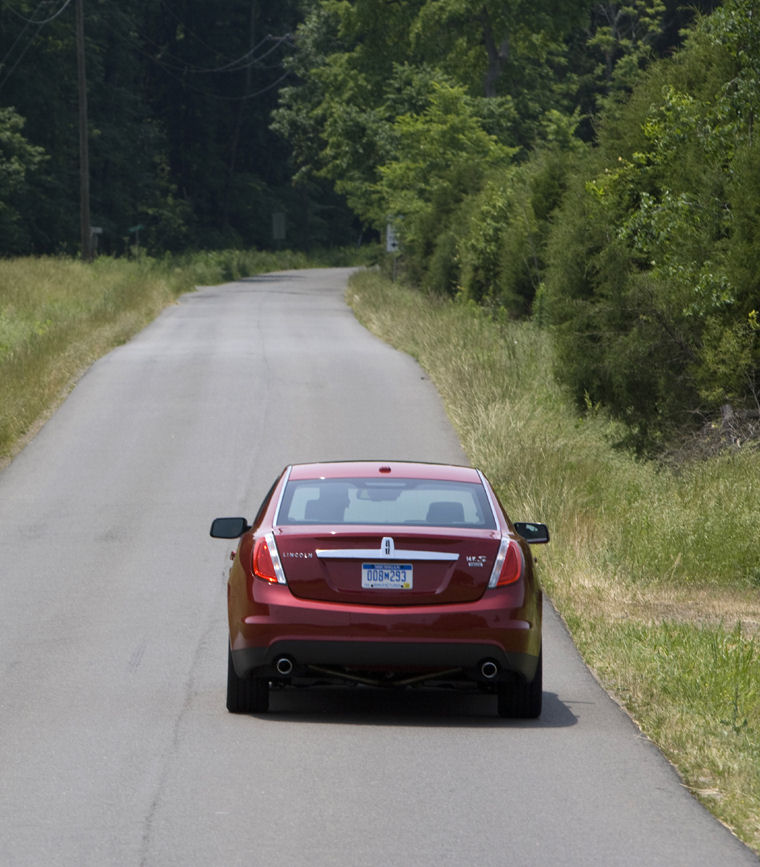 2010 Lincoln MKS Picture