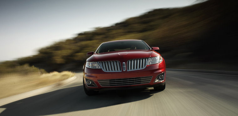 2010 Lincoln MKS Picture