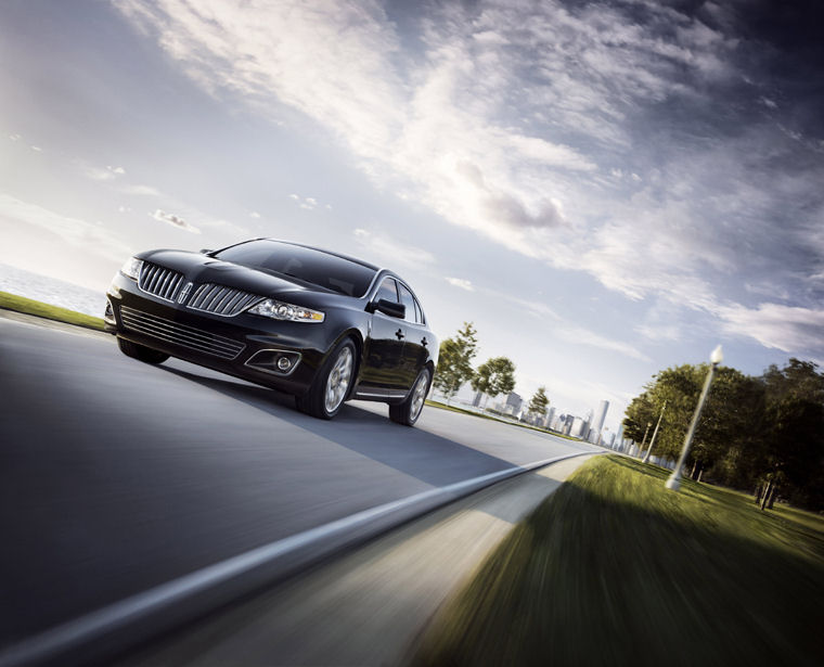 2010 Lincoln MKS Picture