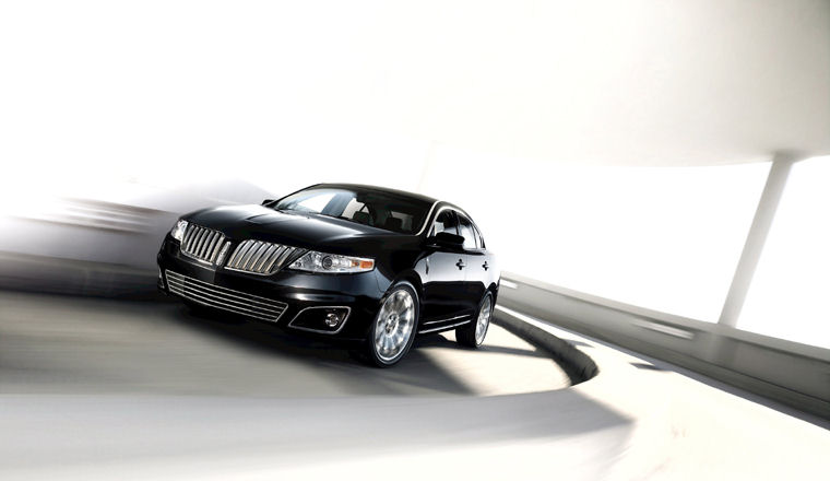 2010 Lincoln MKS Picture