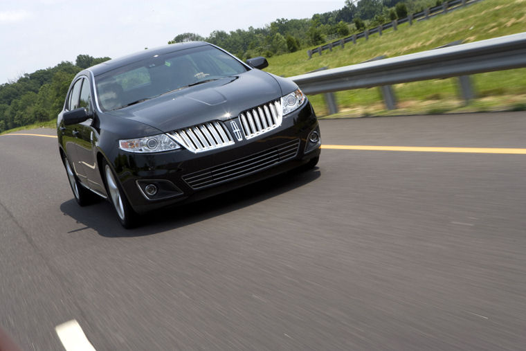 2010 Lincoln MKS Picture