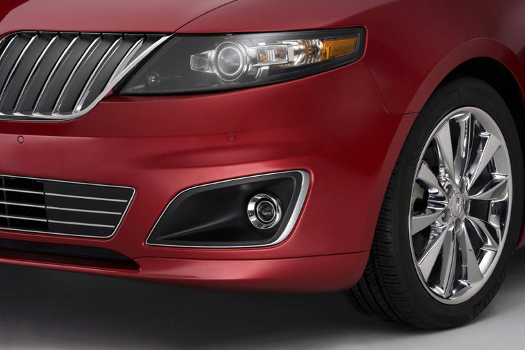 2010 Lincoln MKS EcoBoost Headlight Picture