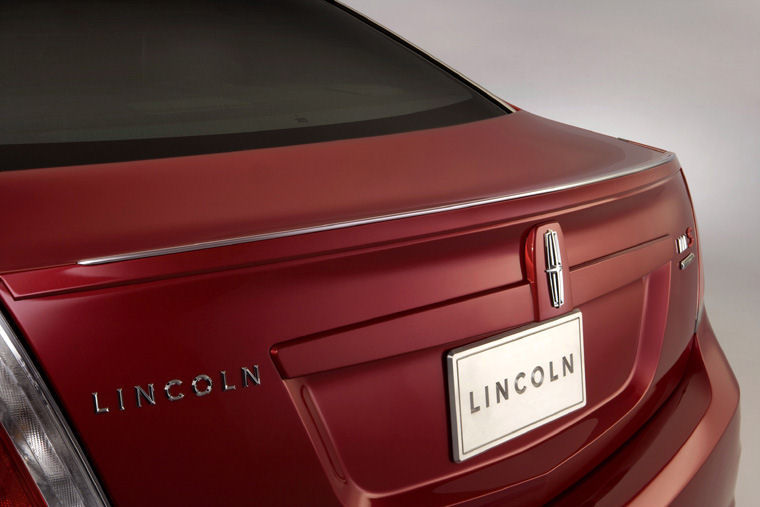 2010 Lincoln MKS EcoBoost Rear Spoiler Picture