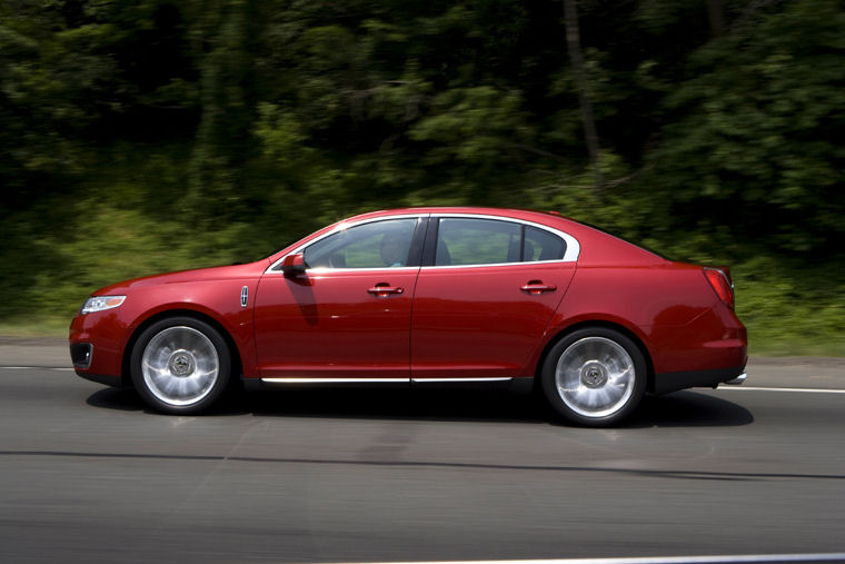 2011 Lincoln MKS Picture