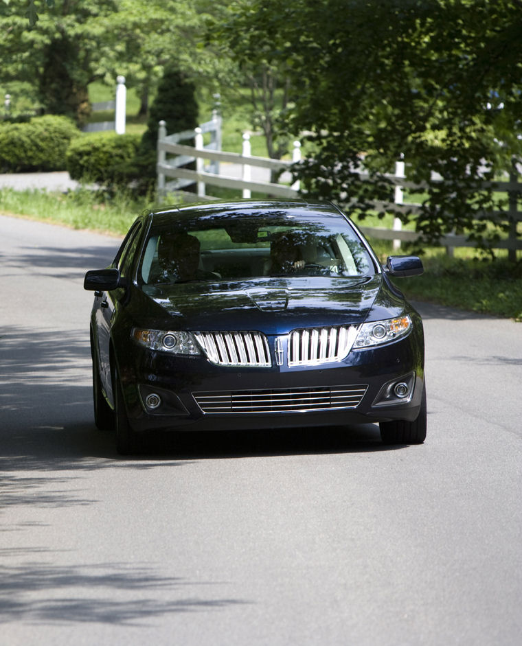 2011 Lincoln MKS Picture