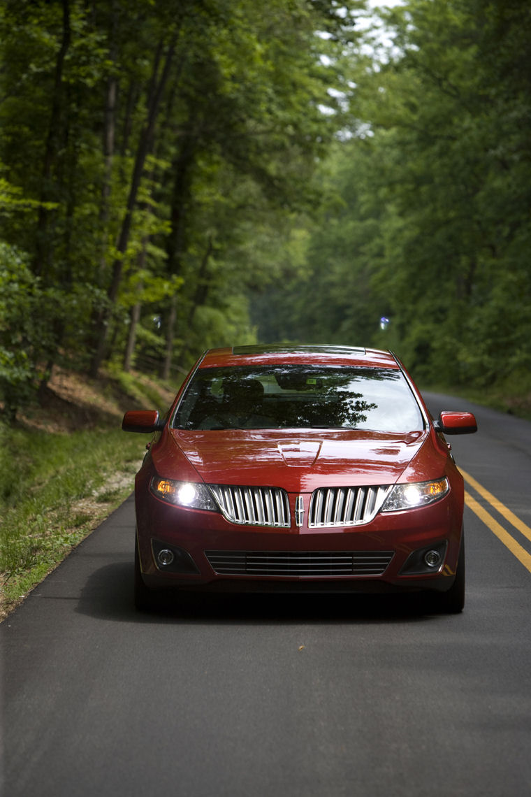 2011 Lincoln MKS Picture