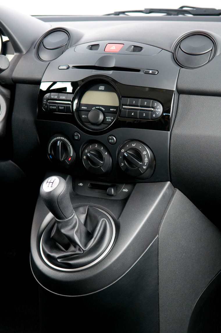 2011 Mazda Mazda2 Gear Lever Picture