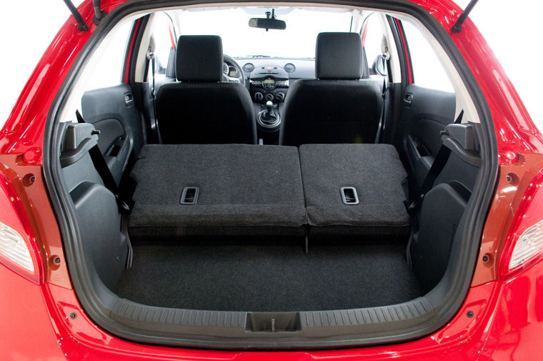 2011 Mazda Mazda2 Trunk Picture