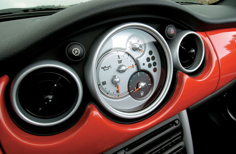 2005 Mini Cooper Convertible Center Dash Picture